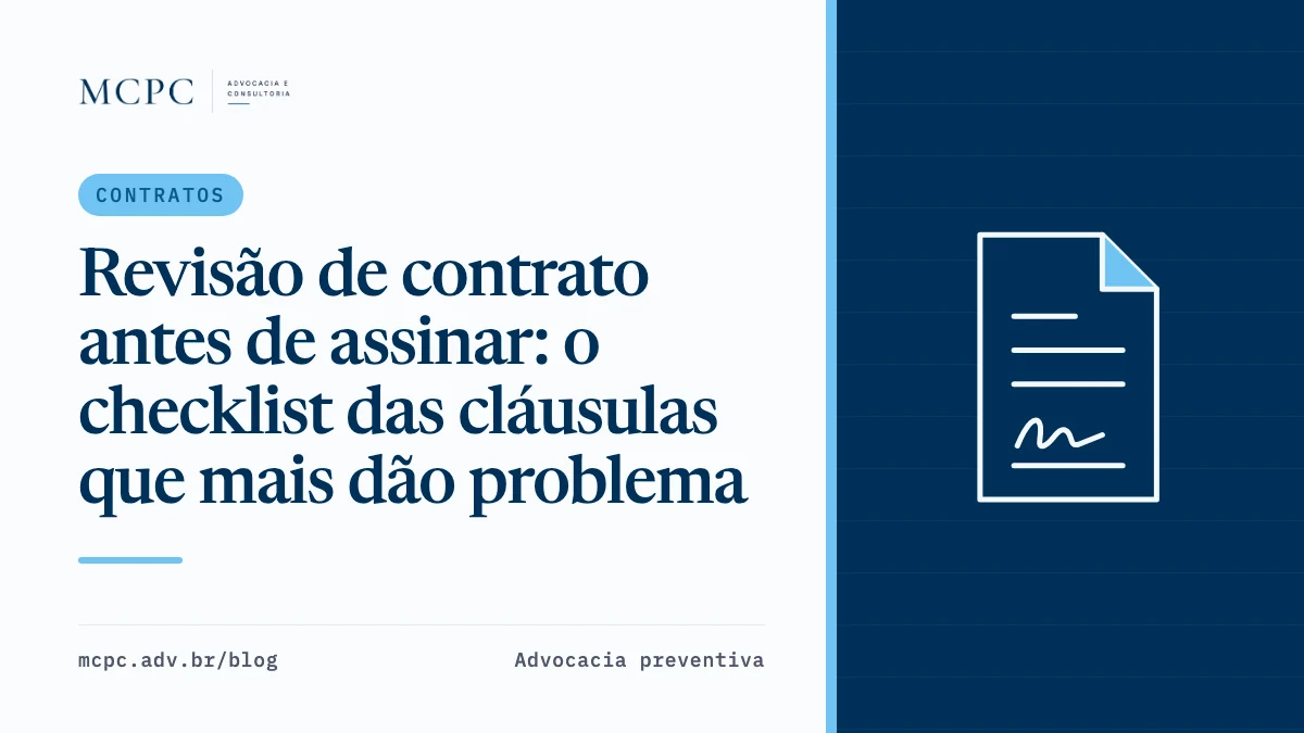 Capa do artigo com o título "Revisão de contrato antes de assinar: o checklist das cláusulas que mais dão problema" e o logo da MCPC Advocacia